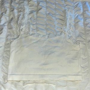 Very cute tank top. Great to go under flannels for school or football games!